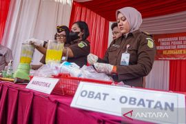 Kejari Batang musnahkan ribuan obat terlarang dan narkotika