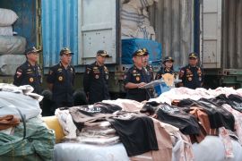 DJBC buka opsi salurkan baju ilegal sitaan ke korban bencana Sumatera