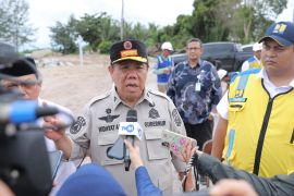 Gubernur tinjau pembangunan talud atasi abrasi Pantai Penyak