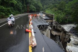 Akses khusus motor di jalan nasional Lembah Anai Page 3 Small