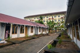 Korban banjir bandang mulai tempati rusus di Padang