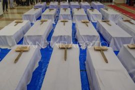 Shalat jenazah untuk para korban bencana alam di Sumbar Page 3 Small