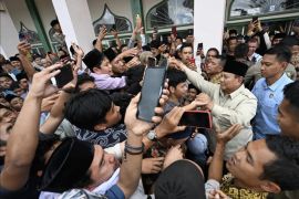Prabowo shalat Jumat bersama penyintas, simak khutbah bertema musibah