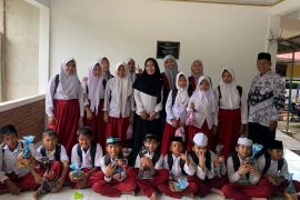 Siswi SMA Mardani Leadership School Dorong Motivasi Belajar di PKBM Al-Falah
