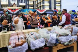 Polda Sumbar ungkap penyelundupan 120 Kilogram ganja di tengah bencana