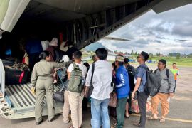 TNI AU kerahkan pesawat angkut evakuasi korban bencana dari Aceh