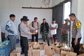 Polisi menggerebek gudang minuman keras ilegal di Garut