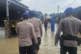Sat Polairud Bangka evakuasi puluhan warga terdampak banjir
