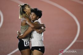 Dina Aulia dan Emilia Nova dominasi 100m lari gawang putri