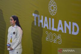 Enam perenang dan satu tim gaya ganti ke final hari ketiga renang