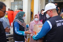 UINSU menyalurkan bantuan kepada warga terdampak banjir di Aceh Tamiang