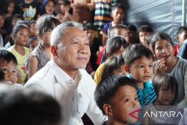 Ratusan warga pengungsi Tanjung Pura Langkat sambut hangat Menko Pangan