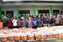 Gubernur Gorontalo salurkan bantuan benih jagung Rp6,4 miliar