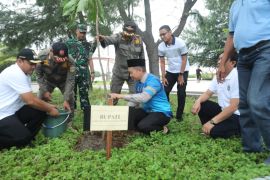 Bupati Kepulauan Seribu ajak warga jaga kebersihan kawasan pesisir