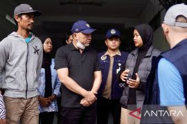 Menko Pangan tinjau posko pengungsi di Aceh Tamiang dan Langsa