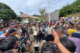 Indonesia's MPR sends 15,000 aid packages to disaster-hit Sumatra