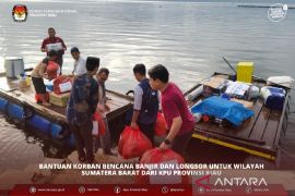 KPU Provinsi Riau Kirim Bantuan Kemanusiaan untuk Korban Bencana Banjir dan Longsor di Sumatera