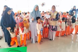 Pengajian ibu dan anak salurkan donasi peduli bencana Sumatra via LAZISKU