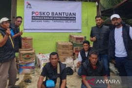 Sejumlah desa masih terisolasi, PSI Tapsel salurkan bantuan ke Sangkunur