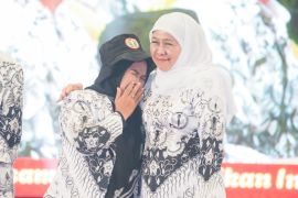 Khofifah tegaskan peran guru pembentuk karakter generasi masa depan