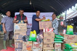 LKBN ANTARA serahkan bantuan ke pengungsi di Pidie Jaya