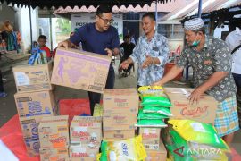 ANTARA serahkan bantuan untuk pengungsi di Pidie Jaya, Aceh