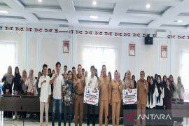 Pemkab Madina salurkan Beasiswa 2025, Bupati tegaskan SDM aset terpenting daerah