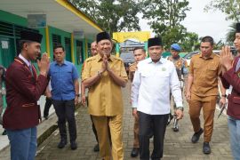 Bupati Langkat serahkan bansos buat 110 pelajar MAN3 terdampak banjir