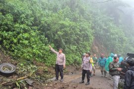 Dua orang tewas dalam kecelakaan tunggal di jalur Bromo
