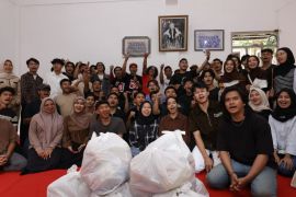 Gandeng Slank, HS salurkan bantuan untuk mahasiswa Sumatra di Semarang