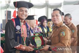 IAI Padang Lawas Wisuda 272 Mahasiswa S1, Bupati Putra : Luruskan niat, terus bermanfaat