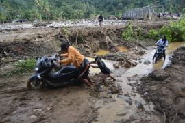 Akses kembali terputus di Batu Busuk Padang Page 3 Small