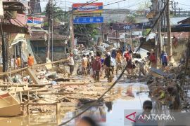 Ulama minta Presiden Prabowo perlu tetapkan status bencana nasional Sumatera agar internasional bisa masuk