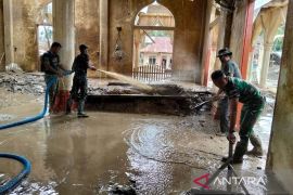 Kodam Iskandar Muda bersihkan masjid di Aceh Utara