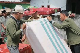 Wabup  Sumbawa Barat turun langsung cek korban banjir