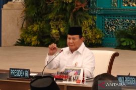 Listrik belum pulih total, Prabowo mengutamakan keselamatan korban banjir
