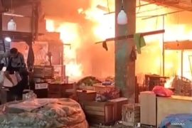Kebakaran landa Pasar Induk Kramat Jati