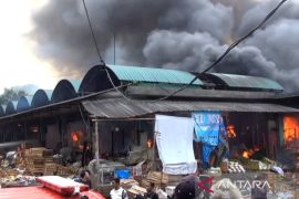 DKI bentuk tim investigasi selidiki kebakaran Pasar Induk Kramat Jati