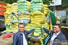 Bareskrim Polri ungkap impor pakaian bekas senilai Rp669 miliar