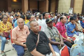 Pemkot Sorong salurkan honorarium kepada 1.033 Ketua RT/RW