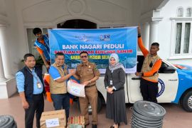 Bank Nagari Salurkan Bantuan Kemanusiaan untuk Korban Banjir di Pesisir Selatan