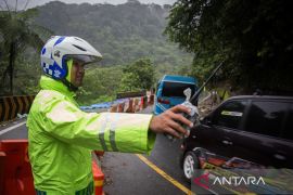 Sumbar mulai uji coba Jalan Lembah Anai untuk kendaraan roda empat