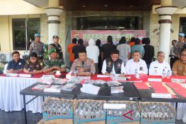 Polres Bima musnahkan 170 gram sabu dan 1.750 botol miras