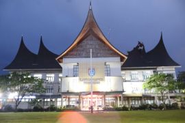 Wako Payakumbuh tinjau kondisi Balai Kota yang rusak karena angina kencang