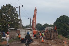 Pemprov Sumsel bantu perbaikan jalan kabupaten terbatas anggaran