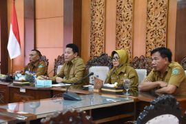 Bupati Sidoarjo soroti keterlambatan dan perbedaan pembangunan alun-alun