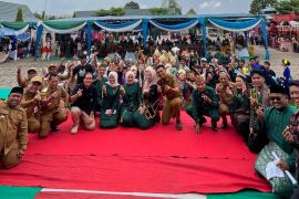 Bupati Batang Hari hadiri pentas seni dan bazar di HUT SMA N 6