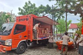 Ratusan KK terdampak banjir di Inderagiri Hilir, Pemprov Riau salurkan bantuan