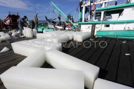 Harga es batangan di Aceh Barat Daya naik pascabencana hidrometeorologi