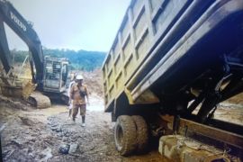 Pemkab Pasaman Barat percepat pembukaan jalan tertimbun longsor